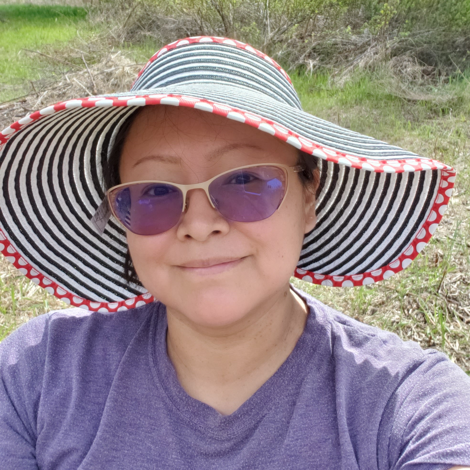 Mixalhítsa7, Alison Pascal in her garden