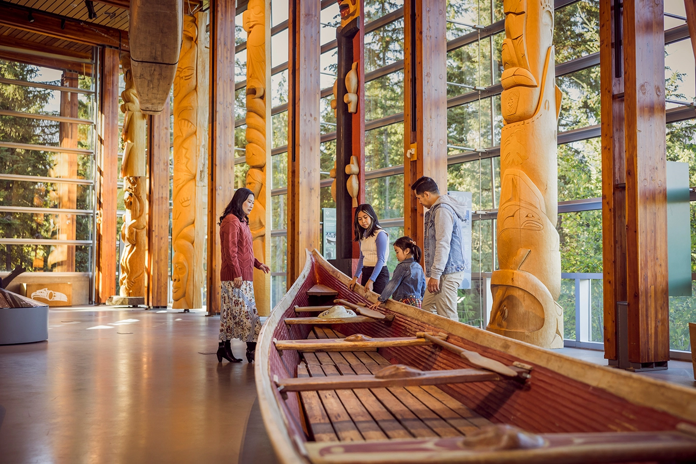151088 Family enjoying the SLCC Museum_1366 Justa Jeskova TourismWhistler